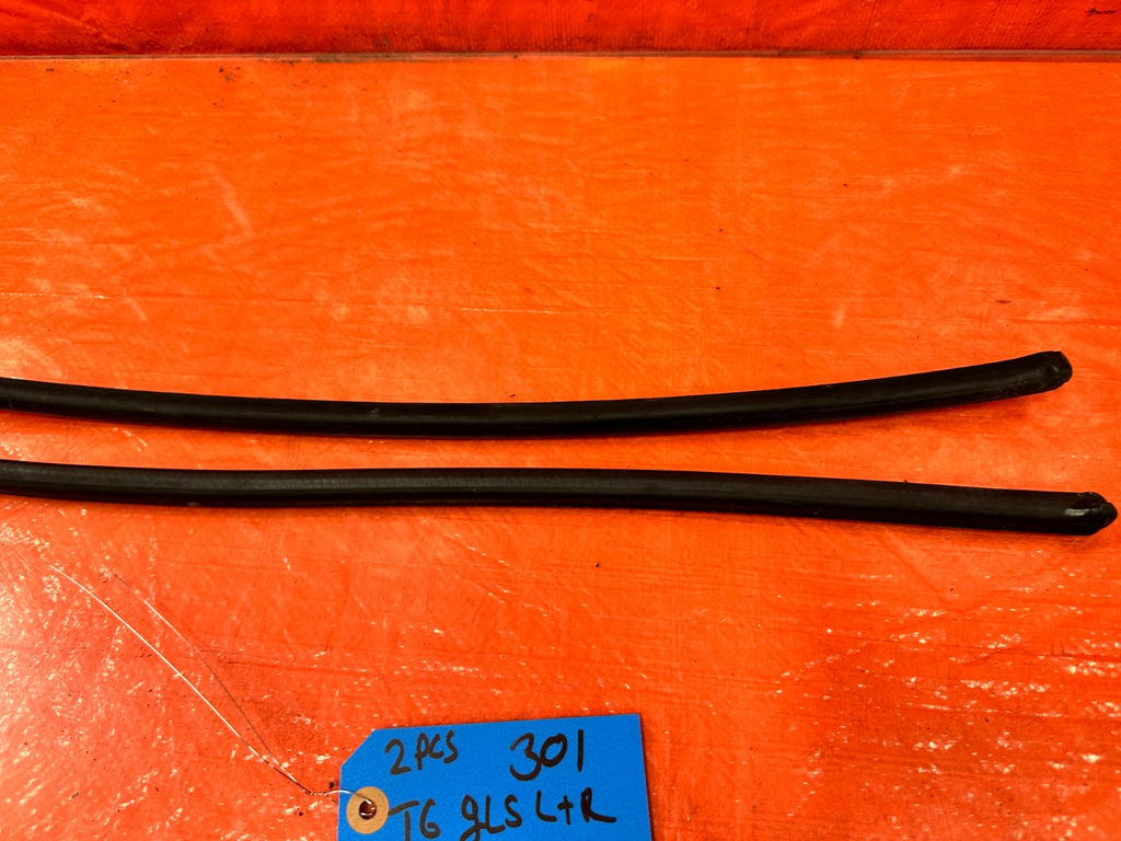 97-01 HONDA CR-V CRV - TAIL GATE GLASS WEATHER STRIP - OEM FACTORY #3012