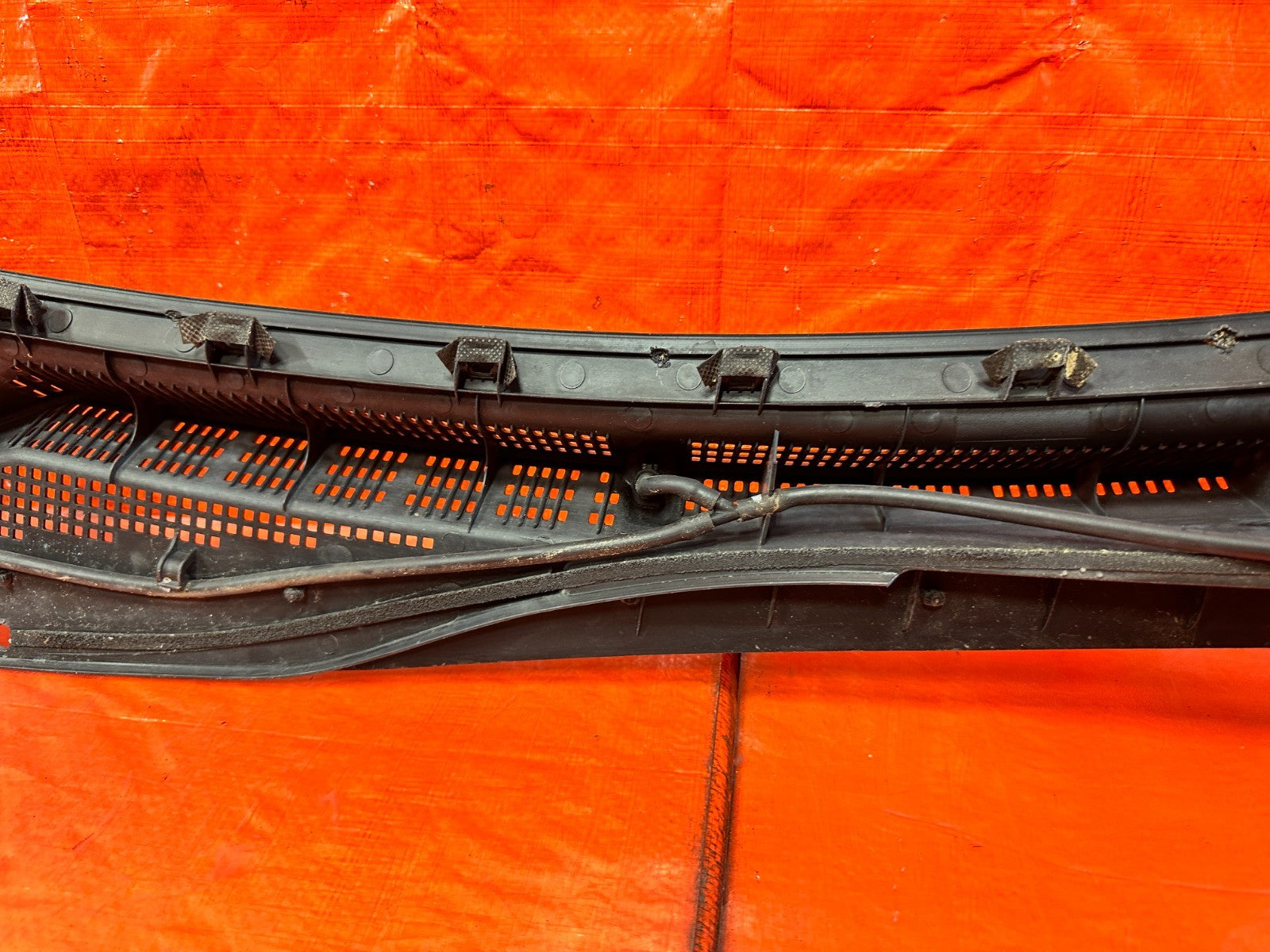 13 16 HYUNDAI GENESIS 2D COUPE   WINDSHIELD WIPER COWL   86150 2M000   OEM #32522