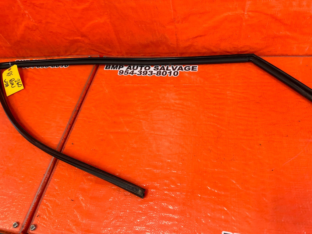 06 11 HONDA CIVIC COUPE PASSENGER RIGHT FRONT WINDOW GLASS RUN CHANNEL OEM #2603