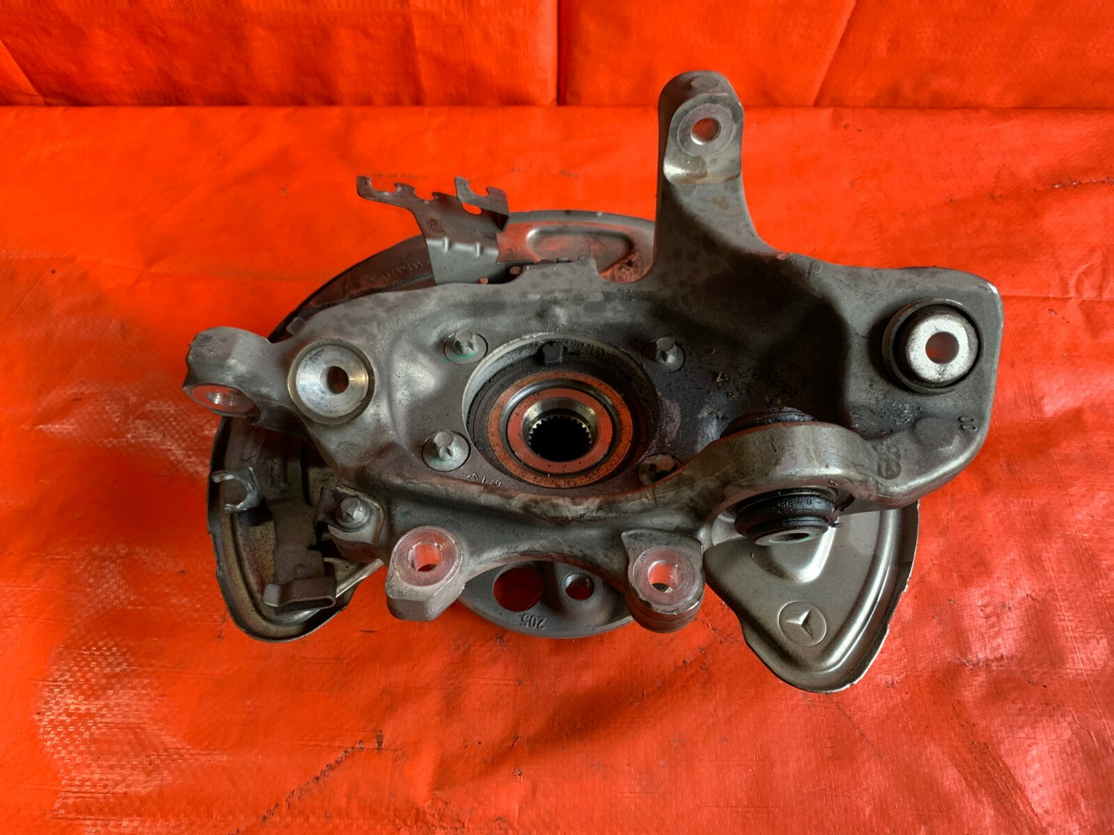 OEM 2015 MERCEDES BENZ C300 W205 4MATIC   DRIVER LEFT REAR SPINDLE KNUCKLE5