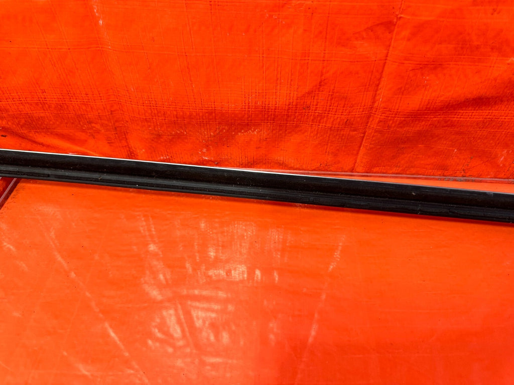 04 08 ACURA TSX   RIGHT REAR EXTERIOR WINDOW GLASS TRIM   OEM FACTORY #27512