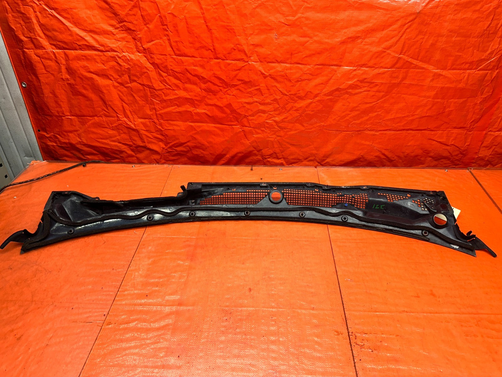 94 01 ACURA INTEGRA FRONT WINDSHIELD WIPER COWL PLASTIC TRIM OEM #3319