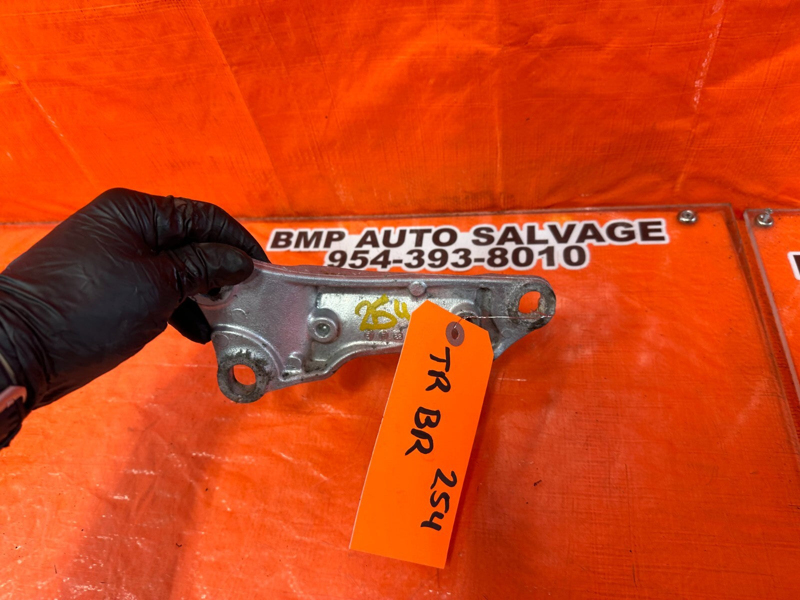 02 06 ACURA RSX   5 / 6 SPEED MANUAL   ALUMINUM TRANSMISSION BRACKET   OEM 2544