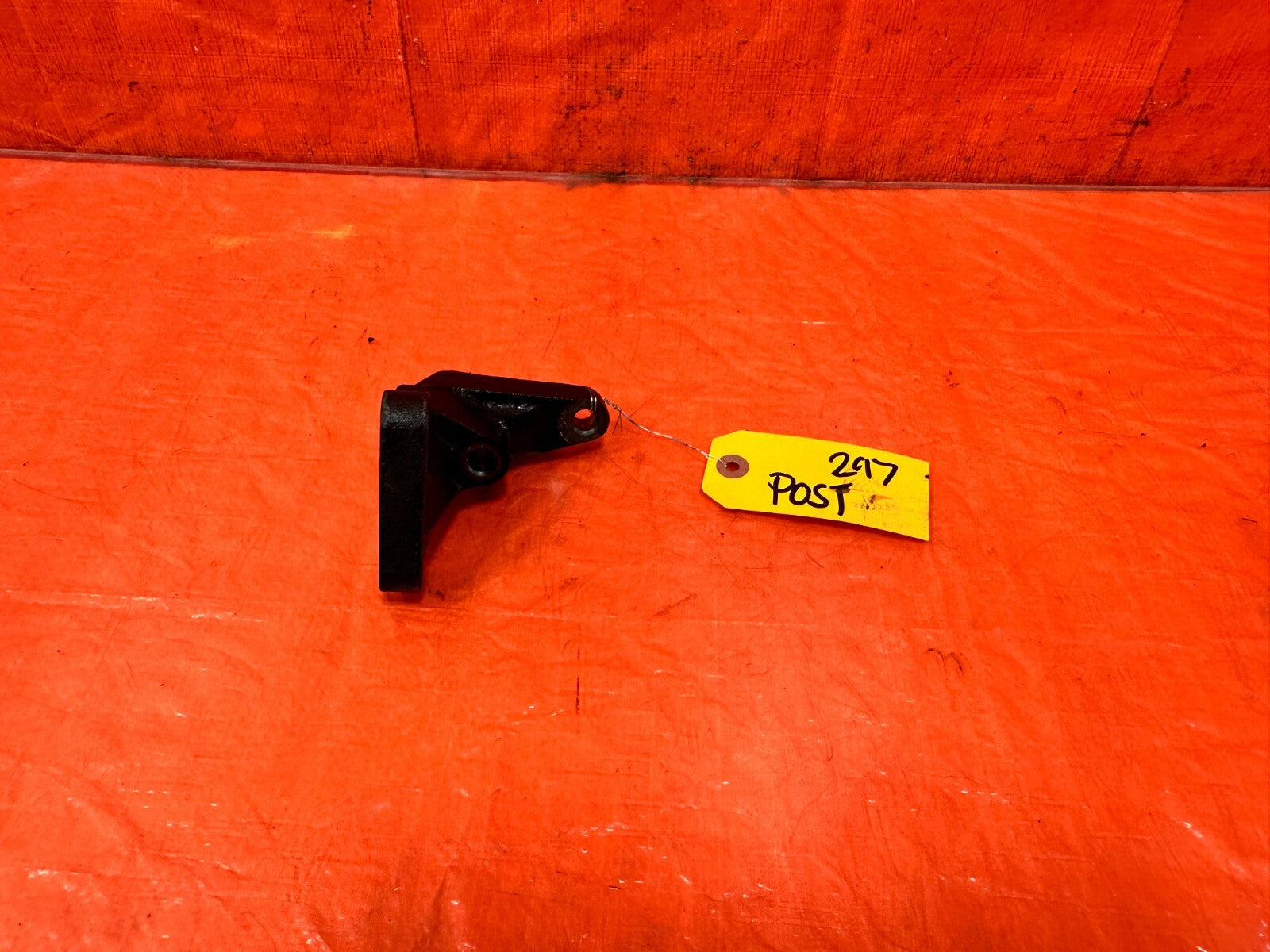 96 00 HONDA CIVIC   D16Y8 D16Y7   ENGINE MOTOR POST MOUNT BRACKET   OEM FACTORY0