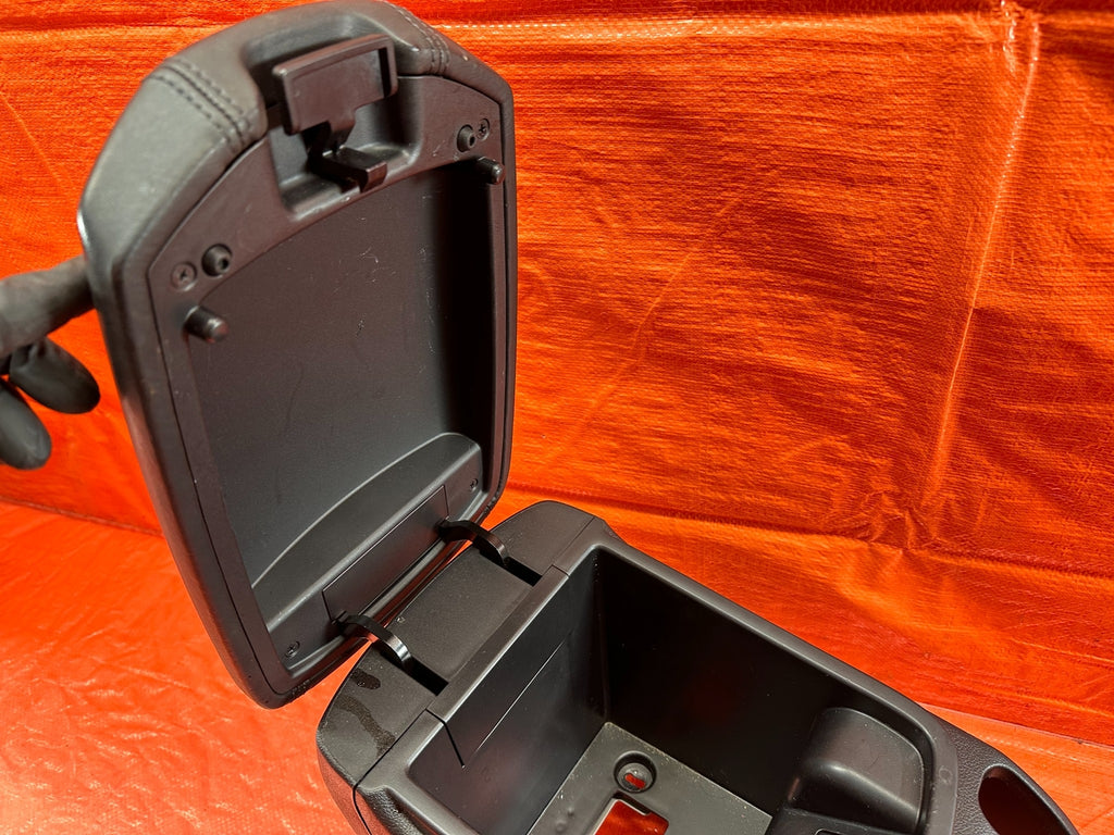 13 16 HYUNDAI GENESIS COUPE   ARM REST / CENTER CONSOLE STORAGE   OEM #21913