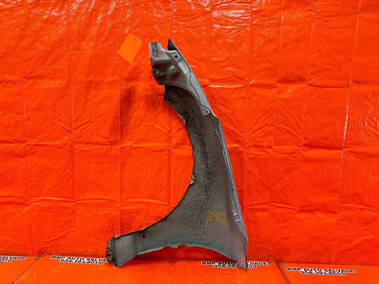 00 05 TOYOTA CELICA   FENDER   PASSENGER RIGHT SIDE   W/ OEM TOYOTAA VIN   #25013