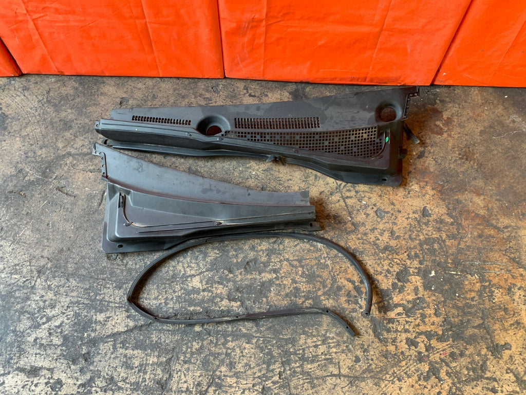 OEM 2004 04 ACURA RSX TYPE S   WINDSHIELD WIPER COWL WITH GASKET0