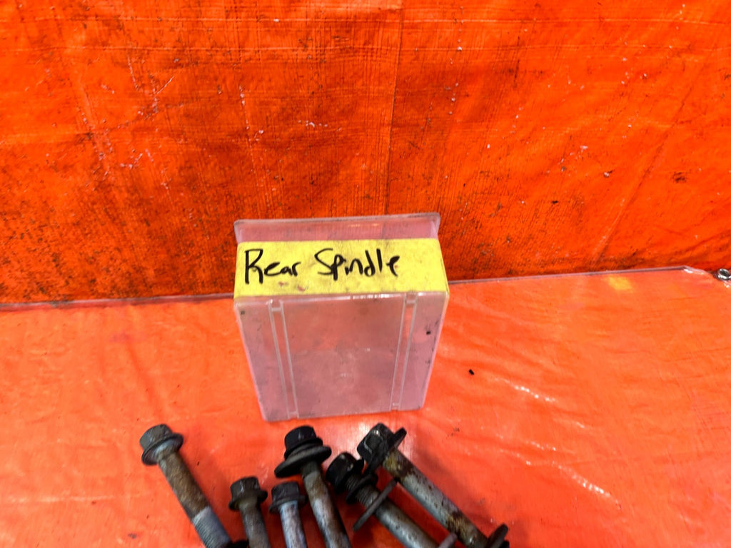 13 16 HYUNDAI GENESIS COUPE   REAR SPINDLE KNUCKLE HUB BOLTS HARDWARE   OEM 32613