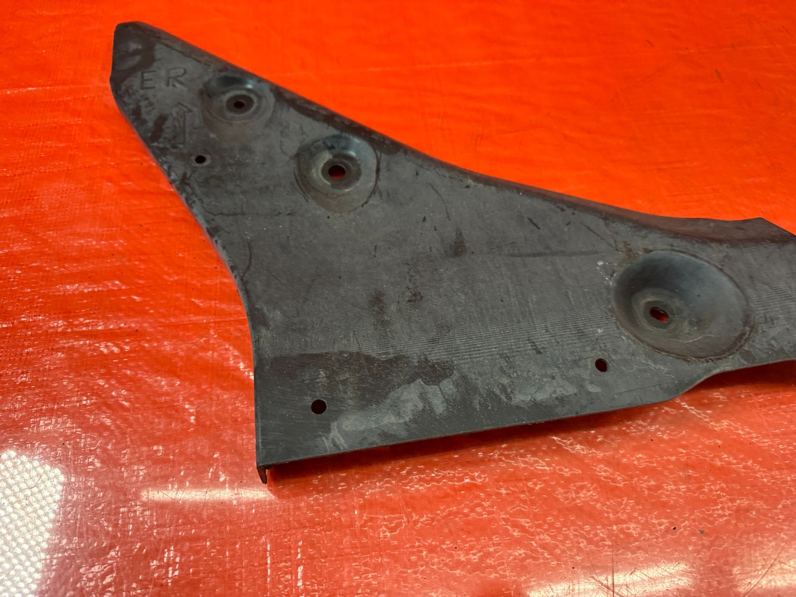 14 20 INFINITI Q50   SPLASH SHIELD TUNNEL STAY BRACKET RIGHT REAR   OEM #2156
