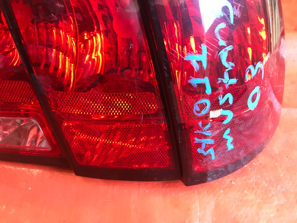 OEM 2003 03 FORD MUSTANG PASSENGER RIGHT TAIL LIGHT LAMP R RH4