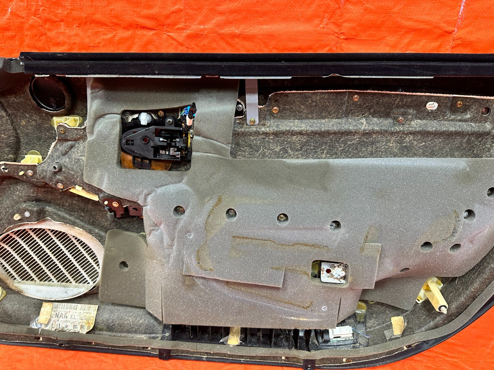 02 05 LEXUS SC430   DRIVER LEFT DOOR PANEL   BLACK N PEANUT BUTTER OEM 28817