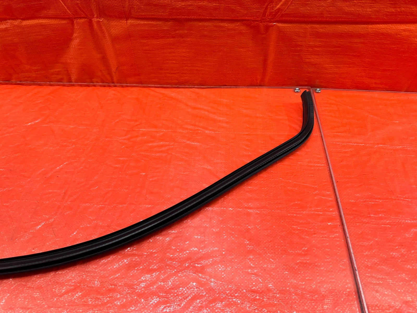 02 05 HONDA CIVIC SI EP3   CHASSIS TO DOOR OPEN TRIM WEATHER STRIP RIGHT OEM 21315