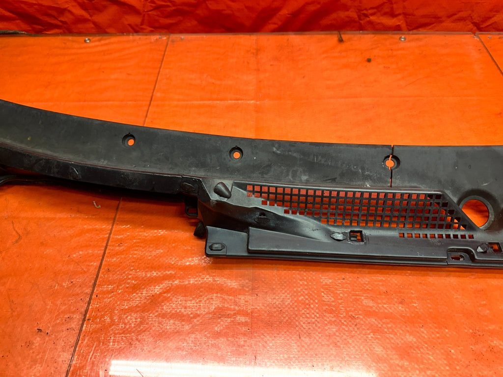 94 01 ACURA INTEGRA FRONT WINDSHIELD WIPER COWL PLASTIC TRIM OEM #3317