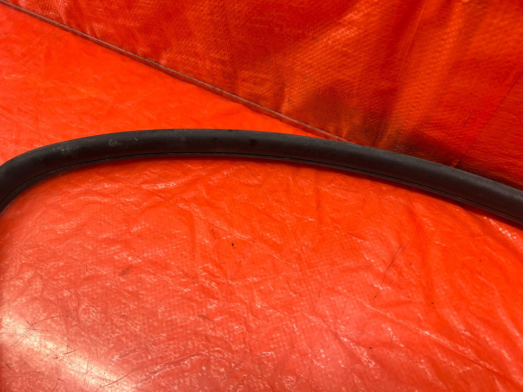 04 08 ACURA TSX   RIGHT REAR   DOOR TO CHASSIS WEATHER STRIP OPEN TRIM OEM #20914