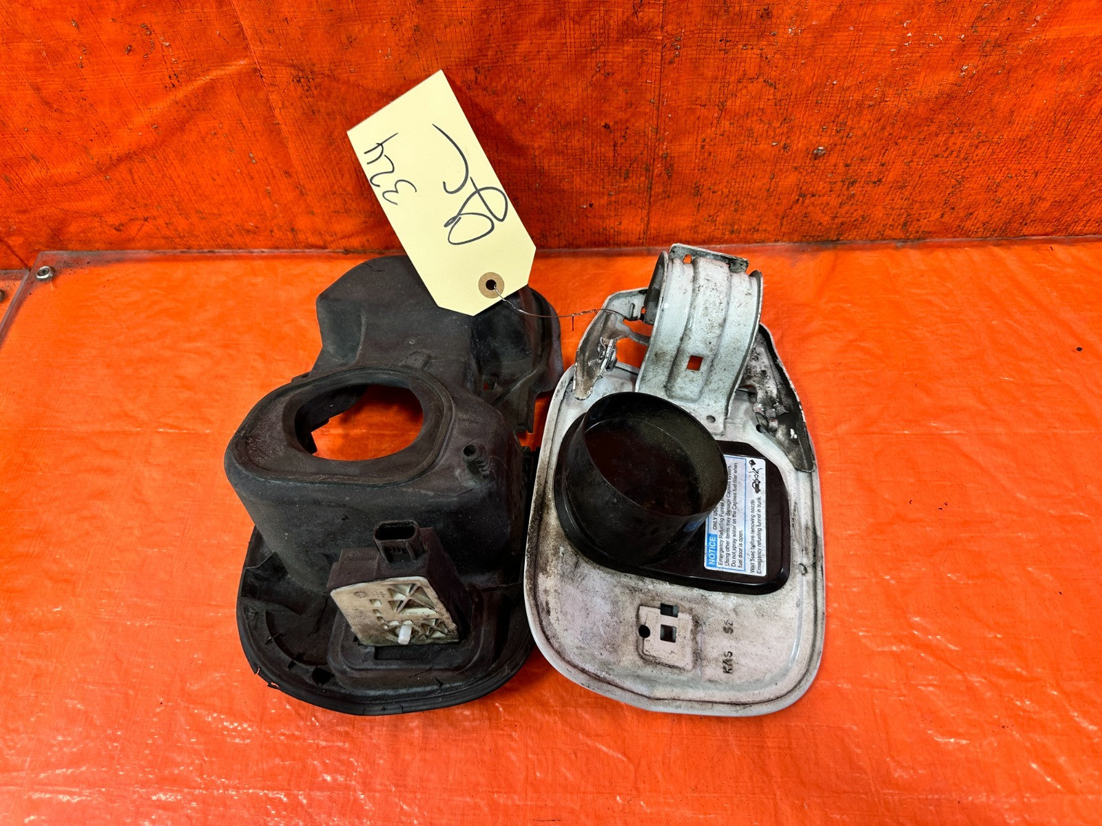 18 22 HONDA ACCORD 1.5L   GASOLINE GAS FUEL LID COVER W/ PLASTIC COVER OEM 3247