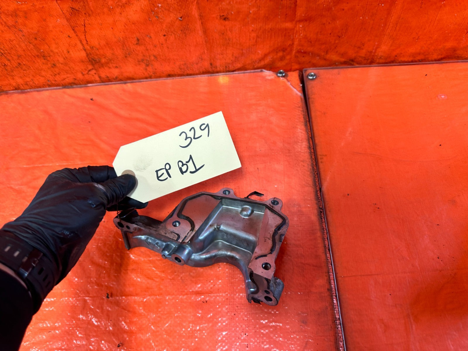 08 15 INFINITI G37 Q60 3.7L REAR CAMSHAFT ANGLE SENSOR COVER #3298