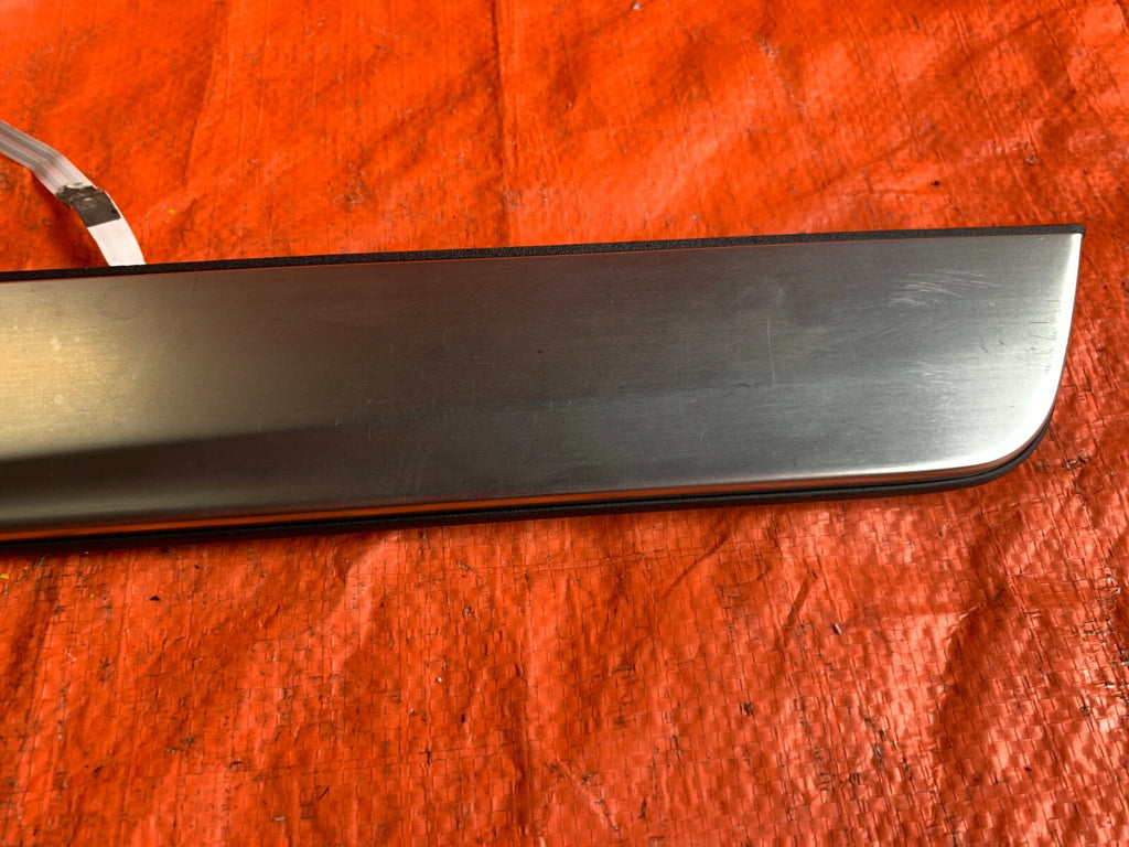 OEM INFINITI Q50 PASSENGER RIGHT FRONT ILLUMINATING ILLUMINATED DOOR SILL PLATE5