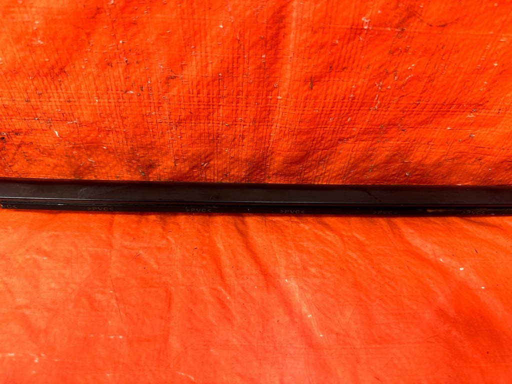 04 11 MAZDA RX8 RX 8   PASSENGER RIGHT EXTERIOR WINDOW GLASS TRIM   OEM #3033