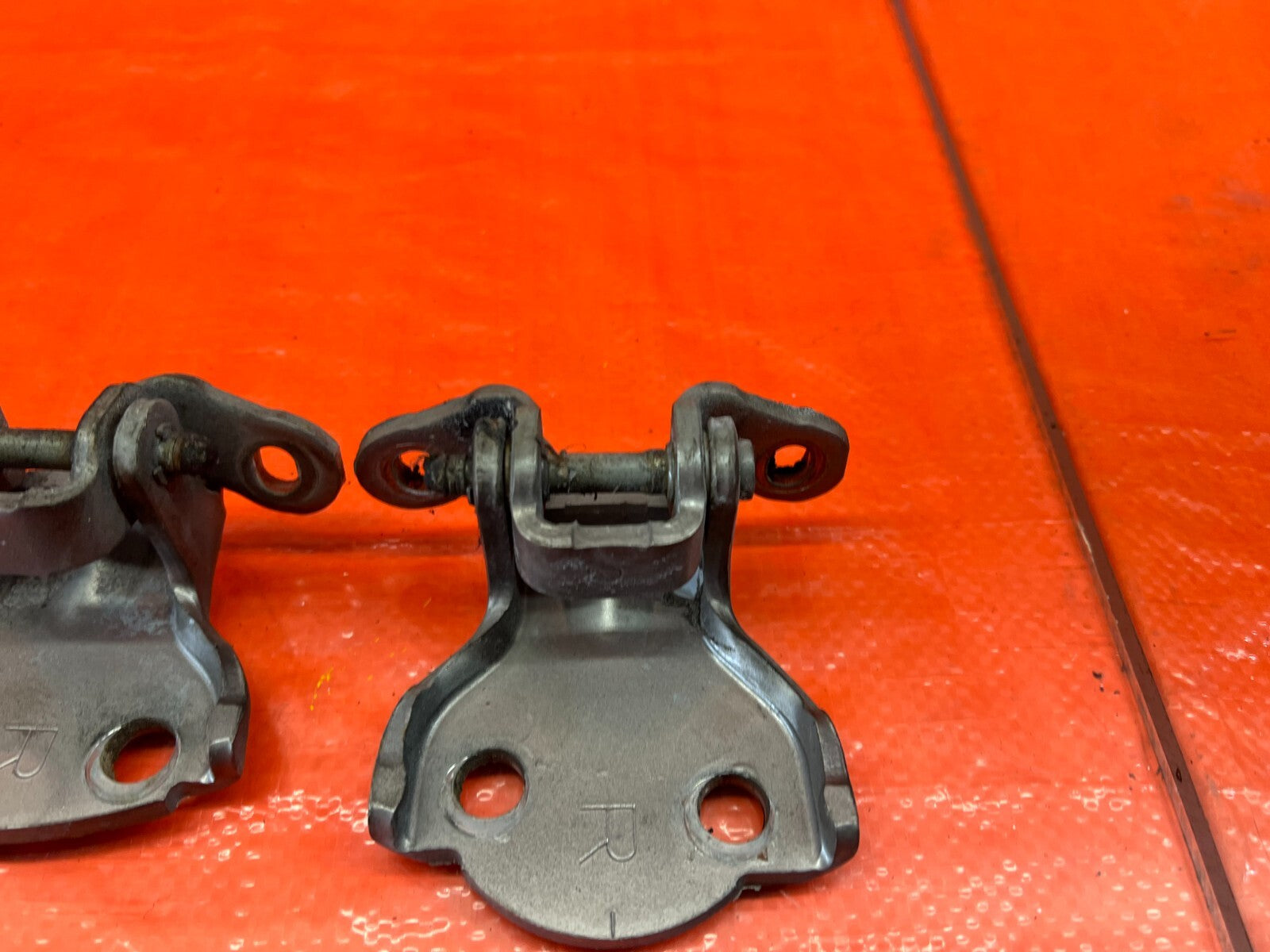 90 01 ACURA INTEGRA SEDAN   RIGHT REAR DOOR HINGE SET   UPPER & LOWER   OEM #1595