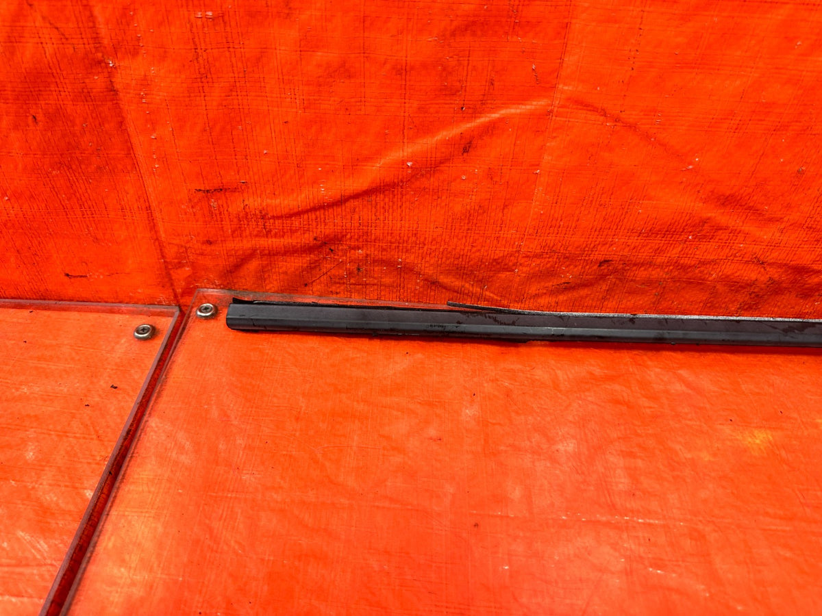 06-11 CIVIC 4D SEDAN - DRIVER ELFT REAR EXTERIOR GLASS TRIM DRIP RETAINER 3071