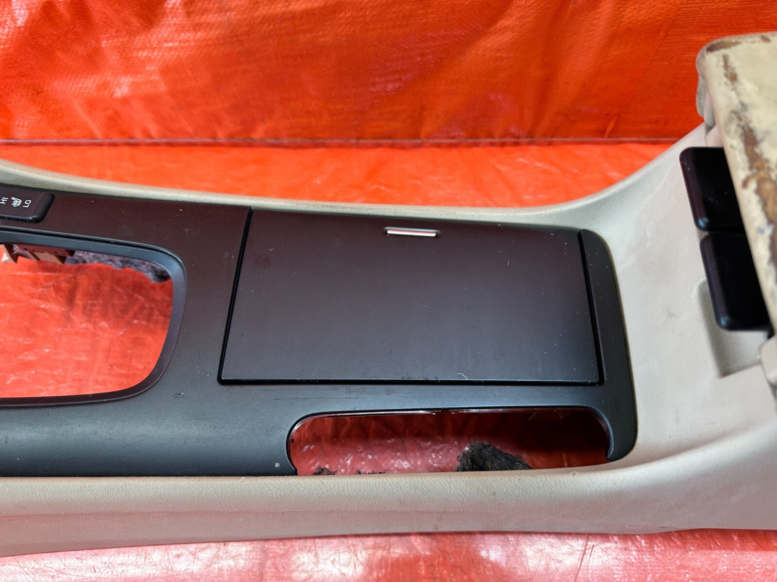 04 08 ACURA TSX   ARM REST / CENTER CONSOLE STORAGE COMPARTMENT BIN TAN OEM #1968