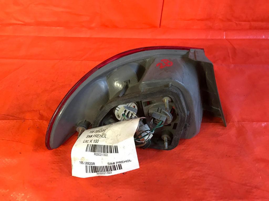 OEM 2000 00 TOYOTA COROLLA PASSENGER RIGHT TAIL LIGHT OUTER LAMP R RH4