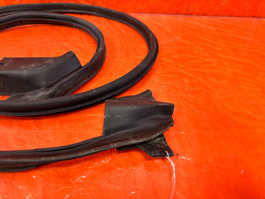 FRS BRZ & 86   RIGHT   LOWER DOOR MOUNTED WEATHER STRIP RUBBER GASKET 2931