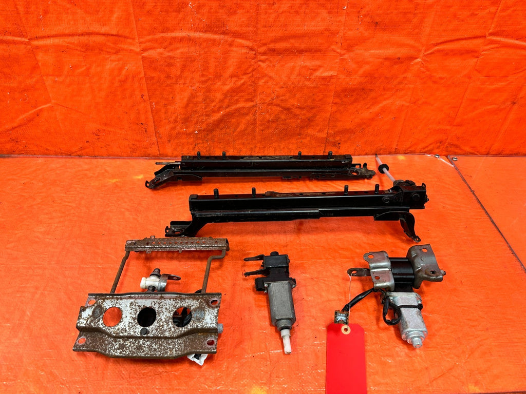 09 15 INFINITI G37 CONVERTIBLE   DRIVER LEFT SEAT RAIL WITH ALL MOTORS   OEM 3107