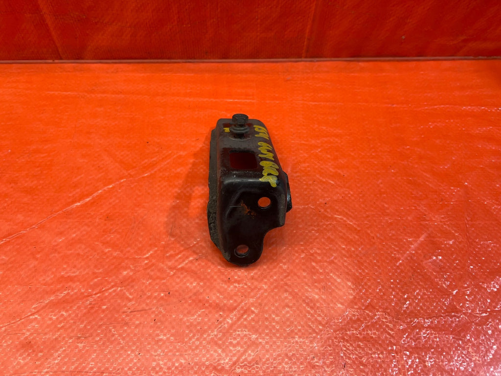 90 93 ACURA INTEGRA   CHASSIS SWAY BAR MOUNTING BRACKET DRIVER LEFT REAR OEM 1547