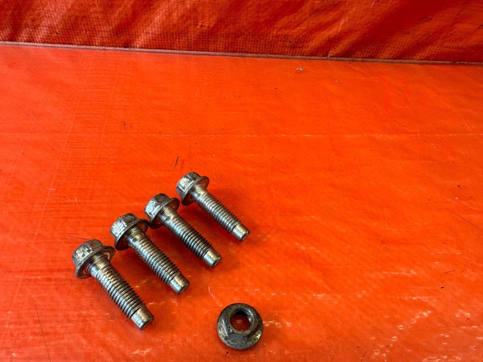 16 24 INFINITI Q50   3.0L   DRIVER LEFT ENGINE MOUNT BRACKET BOLTS NUTS OEM 2422