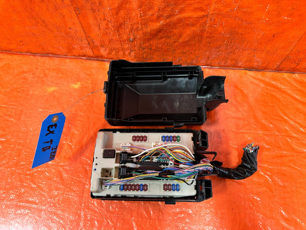 08 09 INFINITI G37 2D COUPE UNDER THE HOOD ENGINE BAY FUSE BOX PANEL   OEM 3207