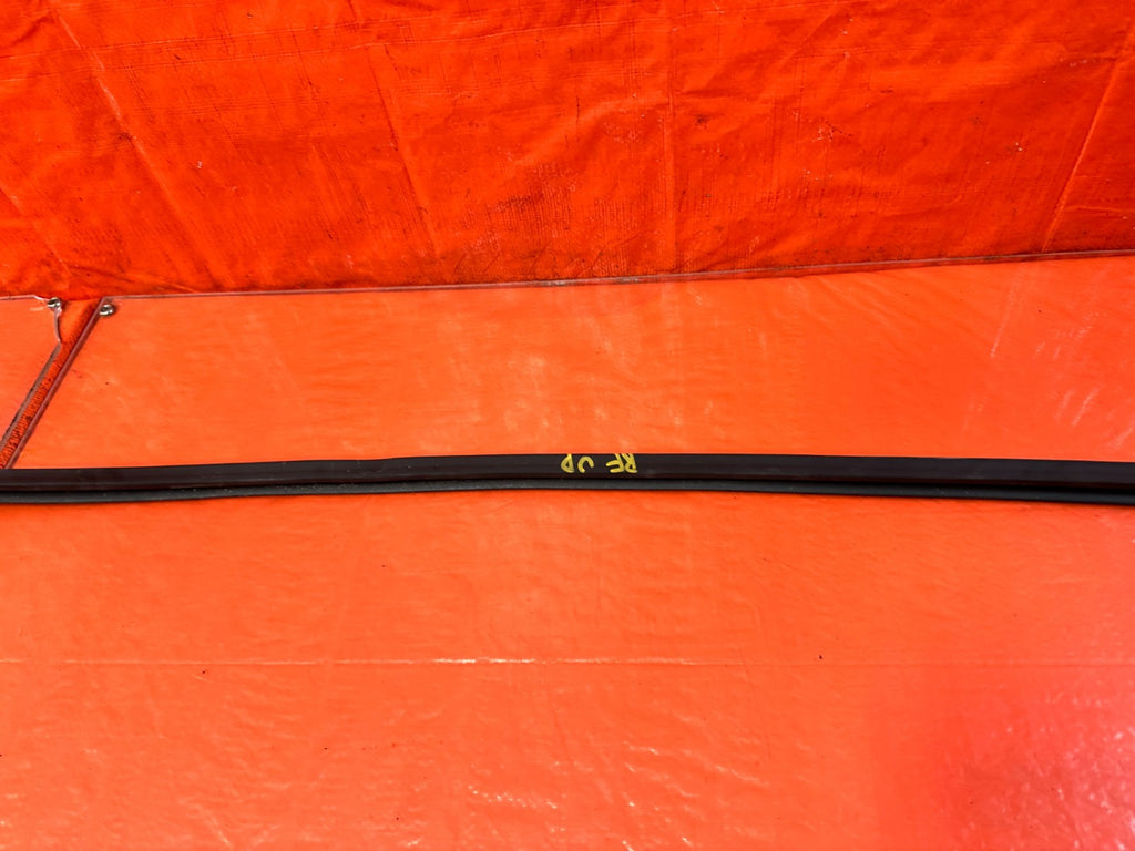 10 16 HYUNDAI GENESIS COUPE RIGHT UPPER DOOR MOUNTED WEATHER STRIP BY THE GLASS3