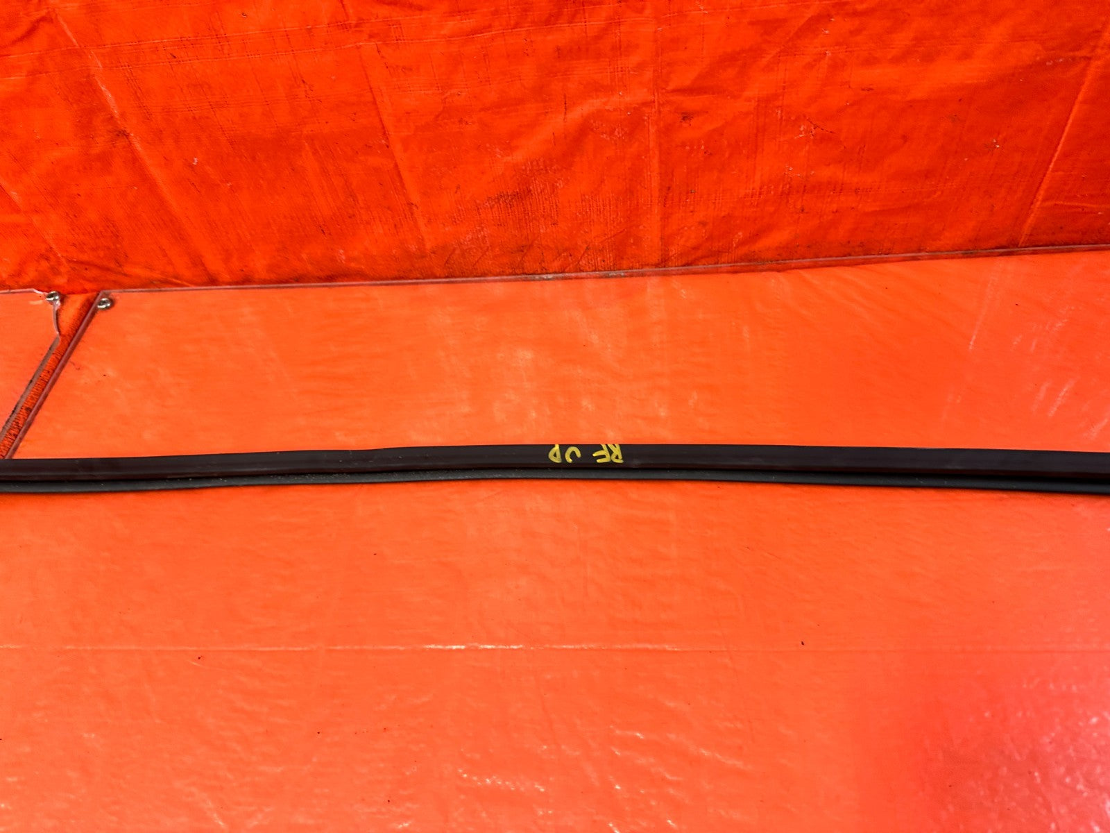 10 16 HYUNDAI GENESIS COUPE RIGHT UPPER DOOR MOUNTED WEATHER STRIP BY THE GLASS3