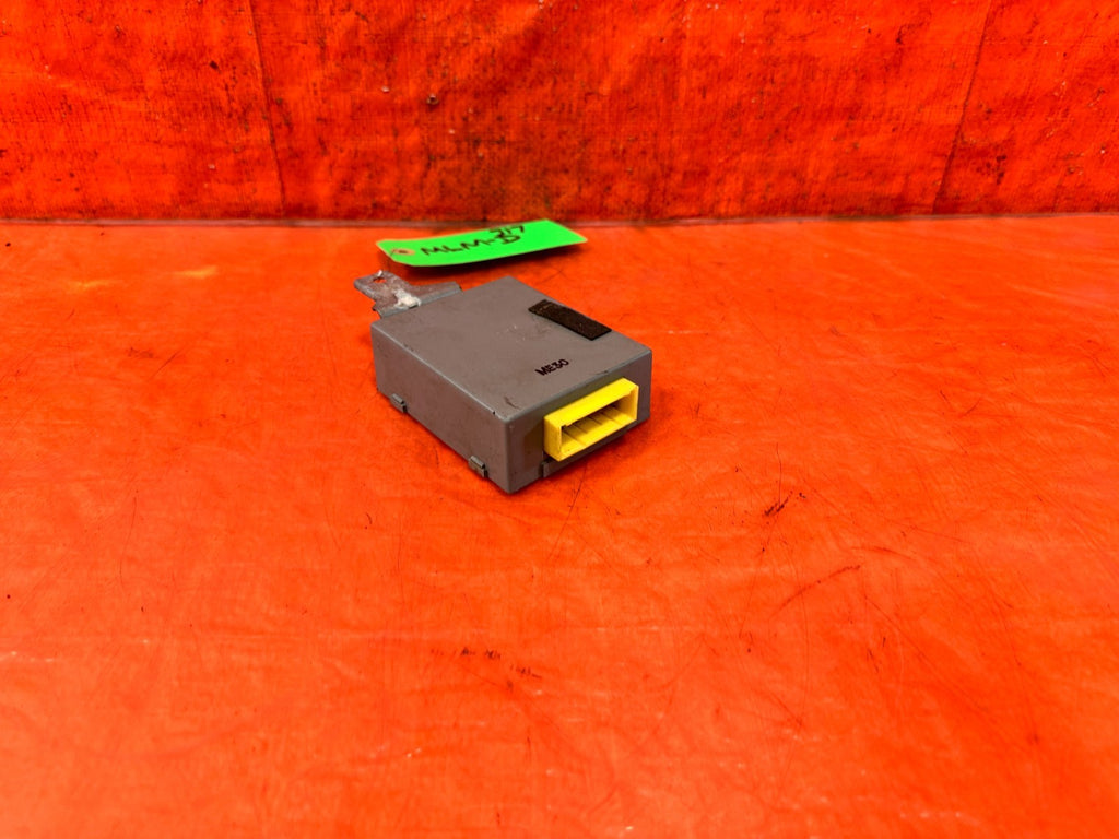 90 91 HONDA CIVIC HATCHBACK   SEAT BELT BOX   OEM 3173