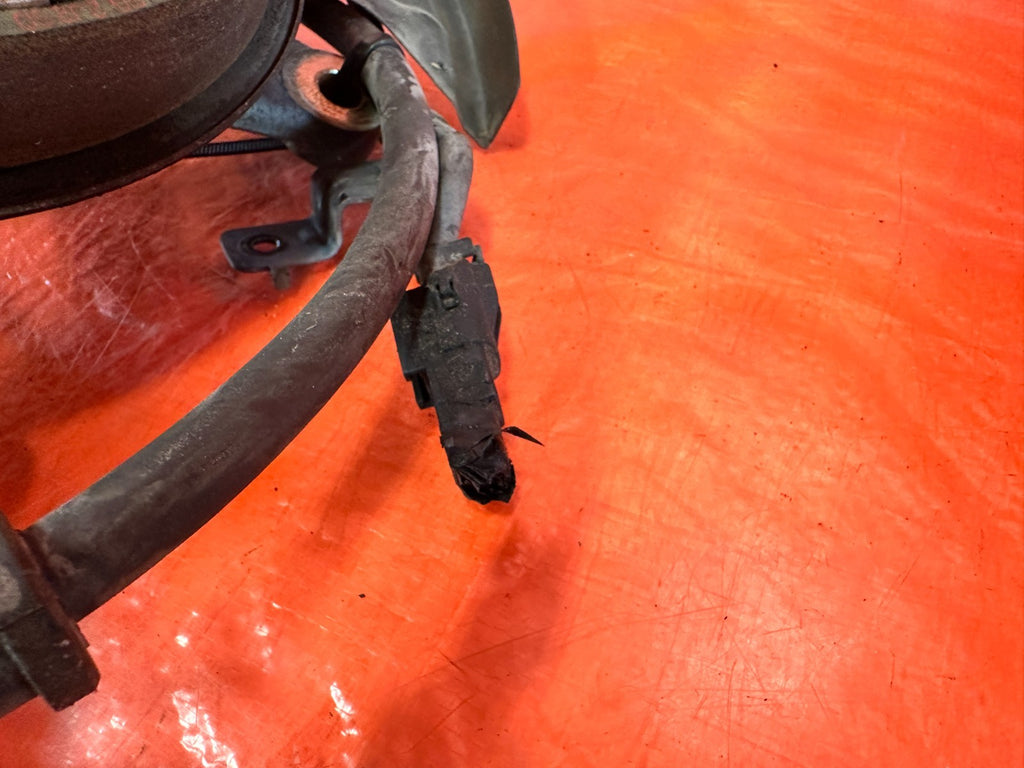 10 16 HYUNDAI GENESIS COUPE   DRIVER LEFT REAR SPINDLE KNUCKLE HUB OEM #3254