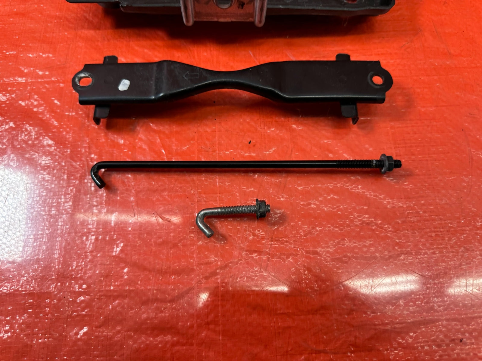 16 20 INFINITI Q50 & Q60 3.0L BATTERY TRAY MOUNTING BRACKET W/ TIE DOWN OEM #2005