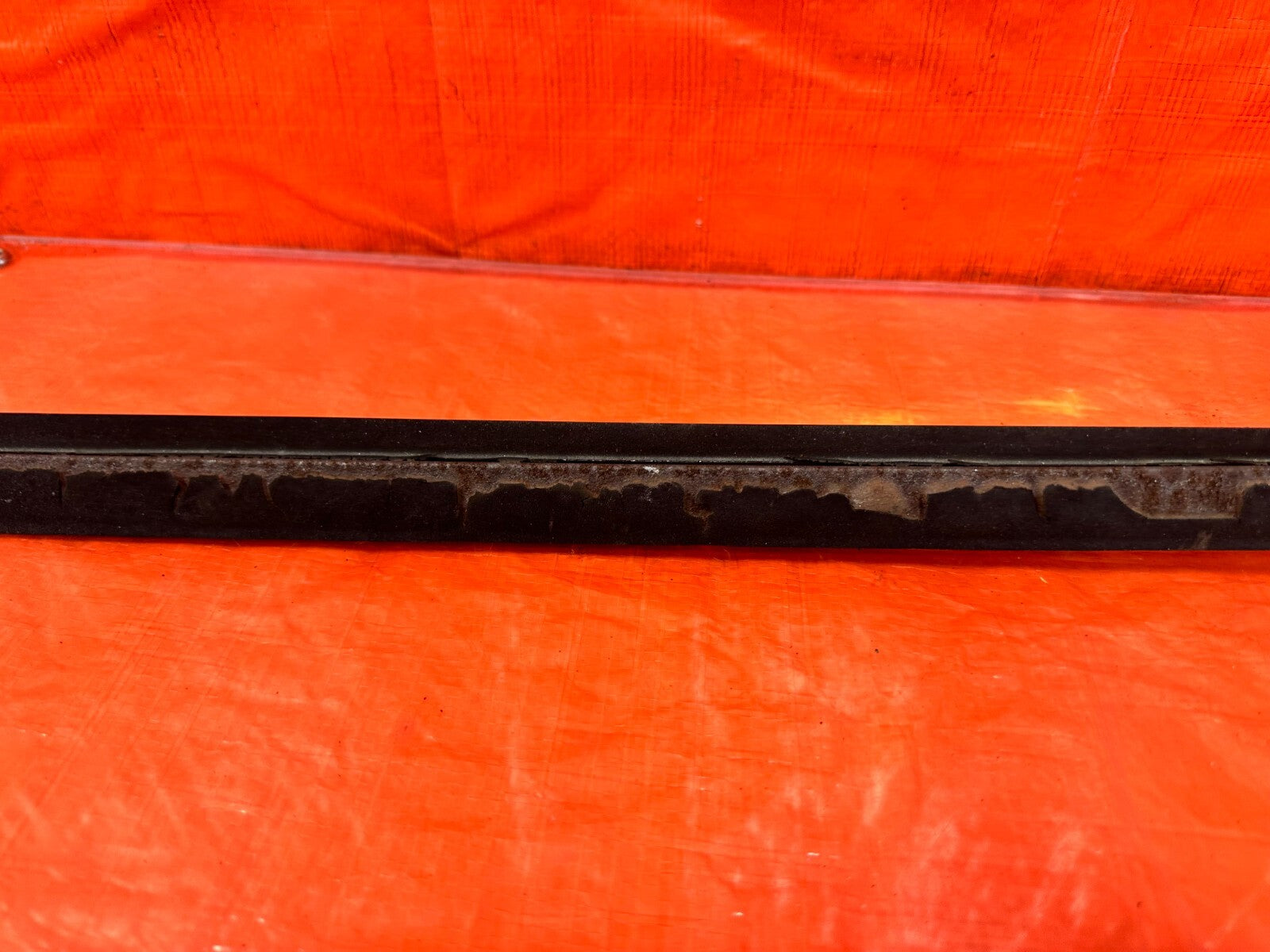 90 97 MAZDA MX 5 MIATA   DRIVER LEFT EXTERIOR WINDOW GLASS TRIM   OEM #2676