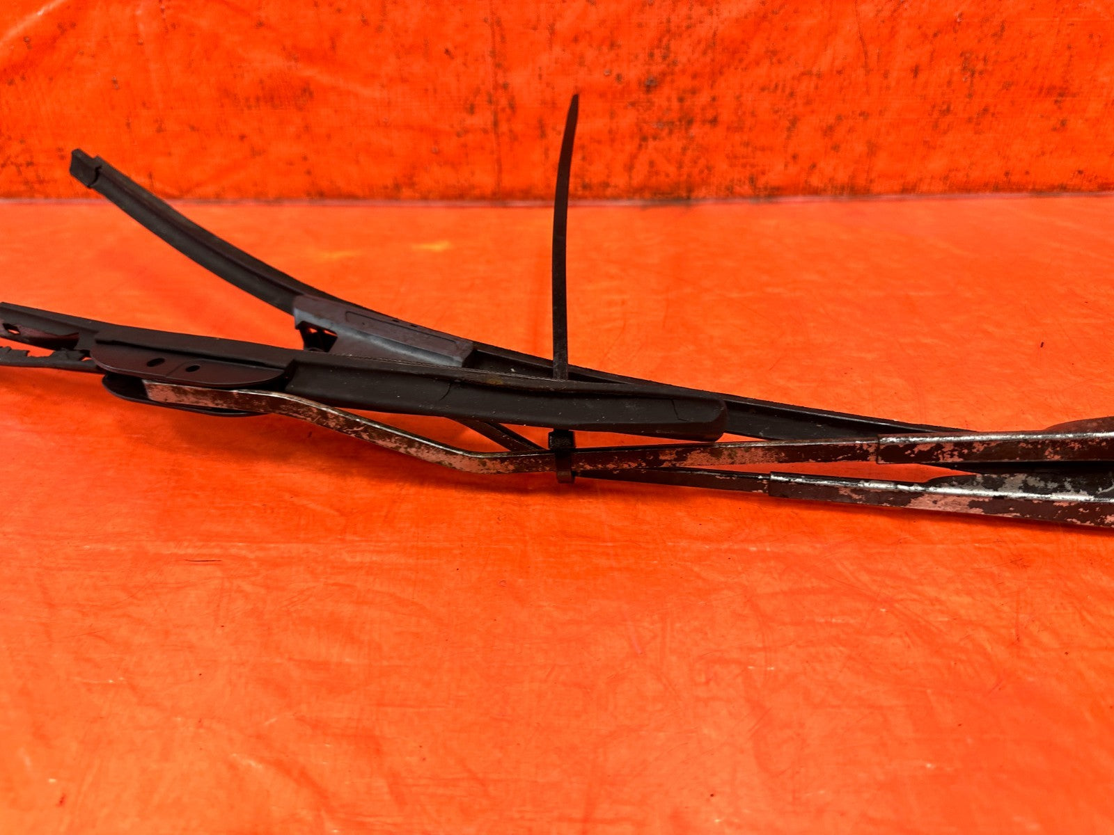 92 95 HONDA CIVIC   LEFT & RIGHT WINDSHIELD WIPER ARMS   OEM #3275