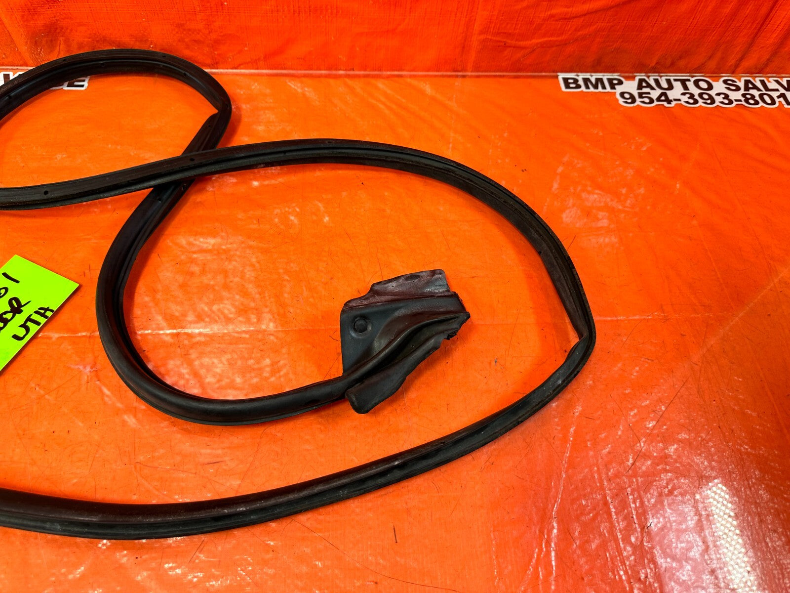 02 10 LEXUS SC430 PASSENGER RIGHT DOOR WEATHER STRIP GASKET   OEM FACTORY #265