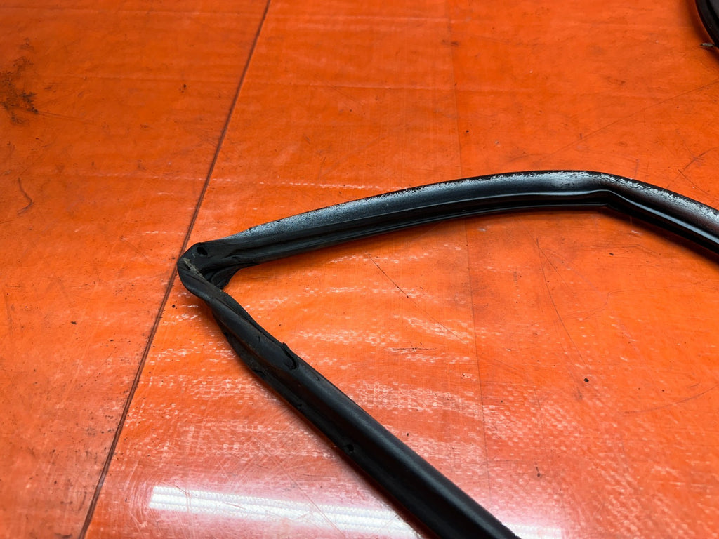 92 95 HONDA CIVIC EX 2D   DRIVER LEFT DOOR MOUNTED WEATHERSTRIP SEAL   OEM #3334