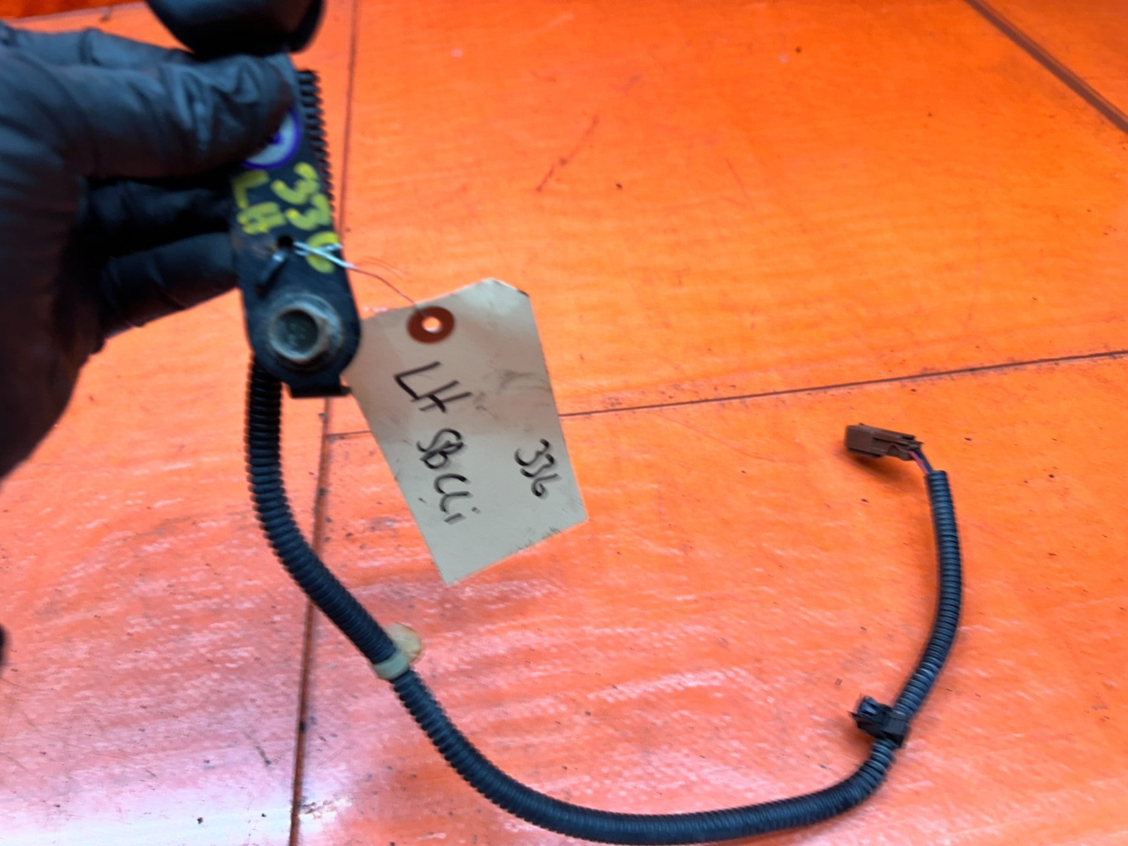 97 01 HONDA PRELUDE 2.2L DRIVER LEFT FRONT SEAT BELT BUCKLE RECEIVER CLIP #33610