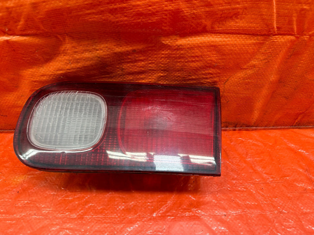 98 01 ACURA INTEGRA SEDAN   PASSENGER RIGHT INNER   TAIL LIGHT LAMP   OEM #2292