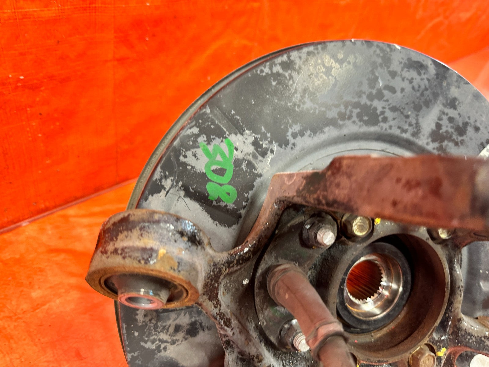 10 16 HYUNDAI GENESIS COUPE   PASSENGER RIGHT REAR SPINDLE KNUCKLE HUB OEM #30214