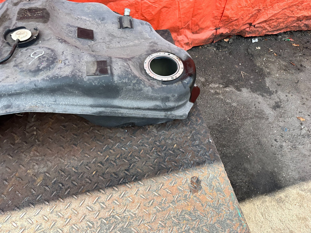 02 05 LEXUS SC430   GASOLINE GAS FUEL TANK ASSEMBLY   FL CAR   NO RUST   OEM 2881