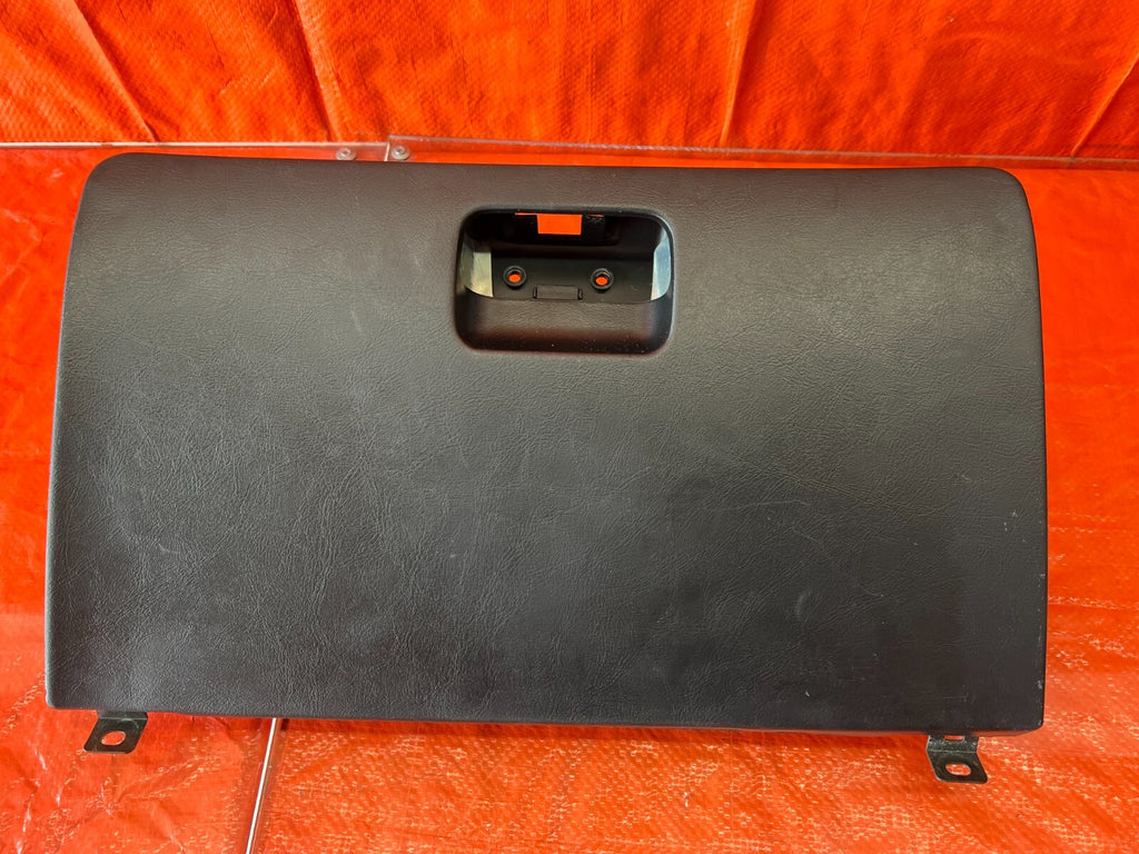 94 01 ACURA INTEGRA 2 & 4 DOOR   GLOVE BOX   BLACK   NO LOCK PRESENT   OEM #1184