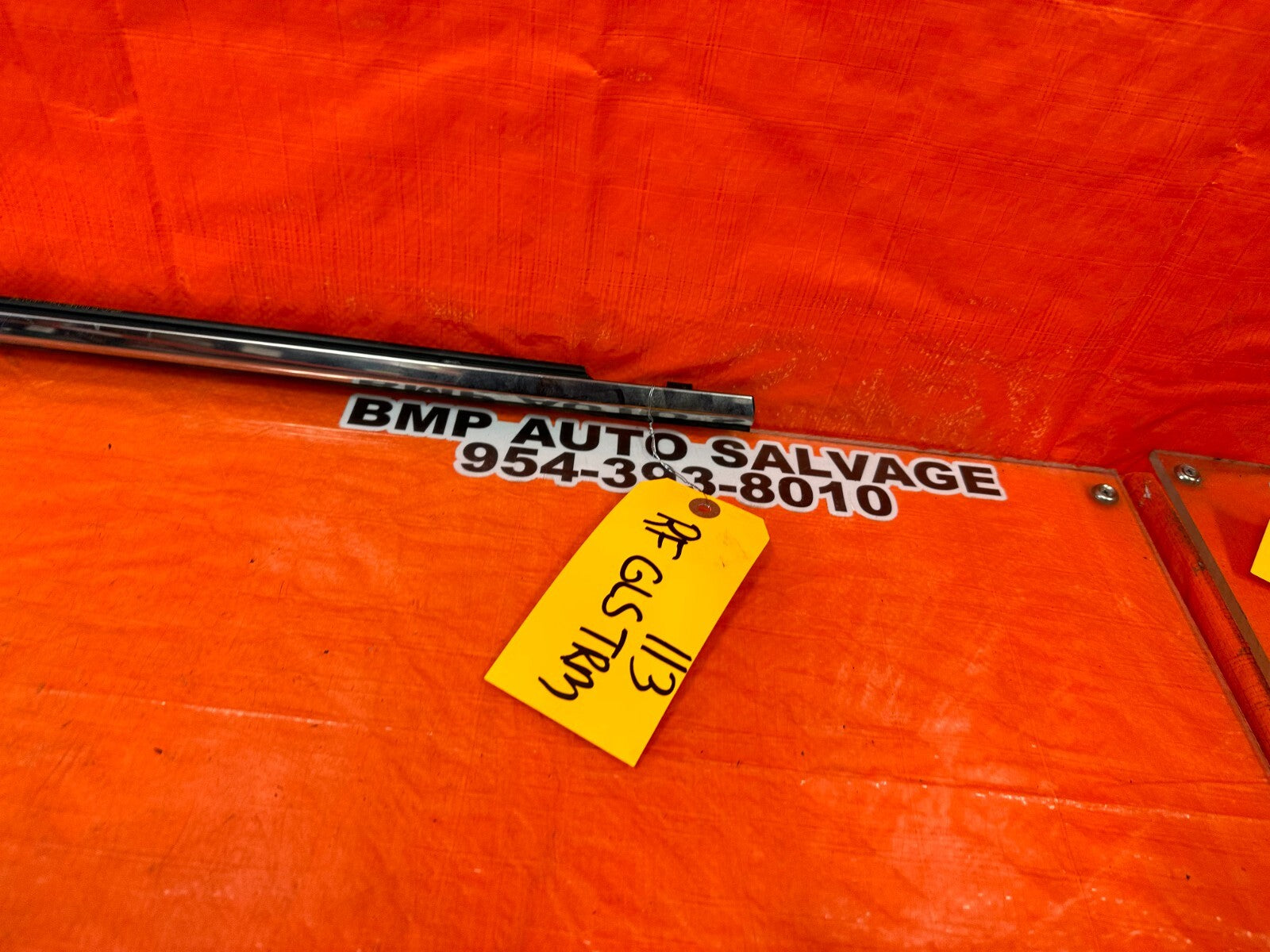 14 20 INFINITI Q50   PASSENGER RIGHT FRONT EXTERIOR WINDOW GLASS TRIM   OEM #1134