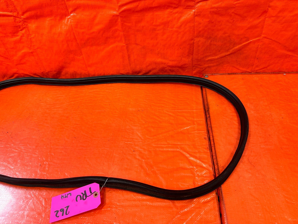 04 08 NISSAN 350Z CONVERTIBLE   REAR TRUNK WEATHER STRIP GASKET SEAL   OEM 2624