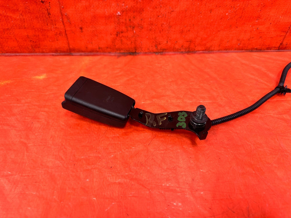 11 14 ACURA TSX   PASSENGER RIGHT FRONT SEAT BELT CLIP BUCKLE   OEM 3052