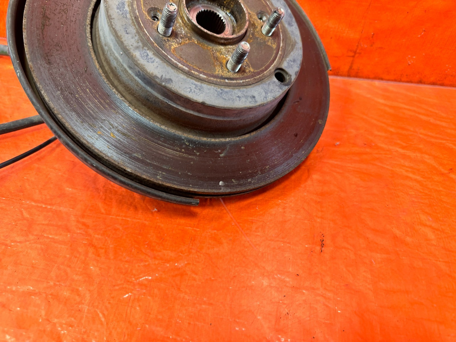 10 16 HYUNDAI GENESIS COUPE   PASSENGER RIGHT REAR SPINDLE KNUCKLE HUB OEM #2996