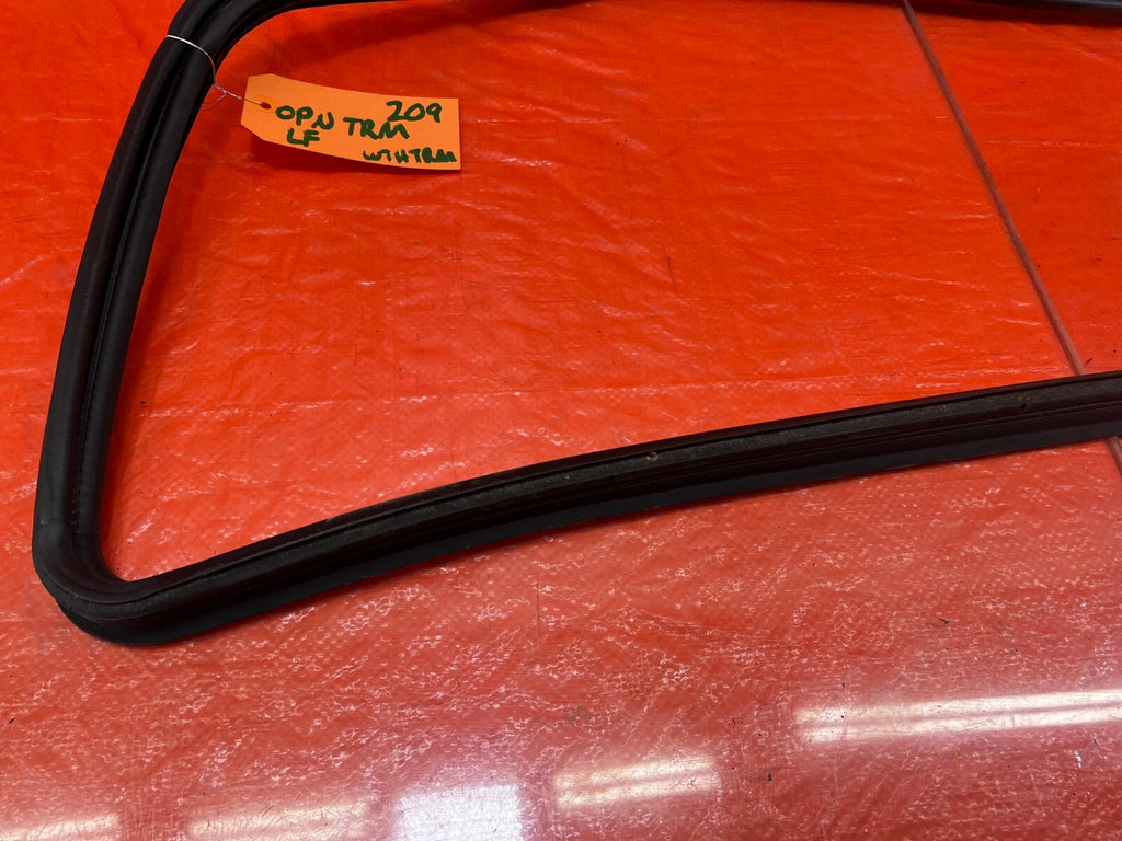 04 08 ACURA TSX   LEFT REAR   DOOR TO CHASSIS WEATHER STRIP OPEN TRIM OEM #2057